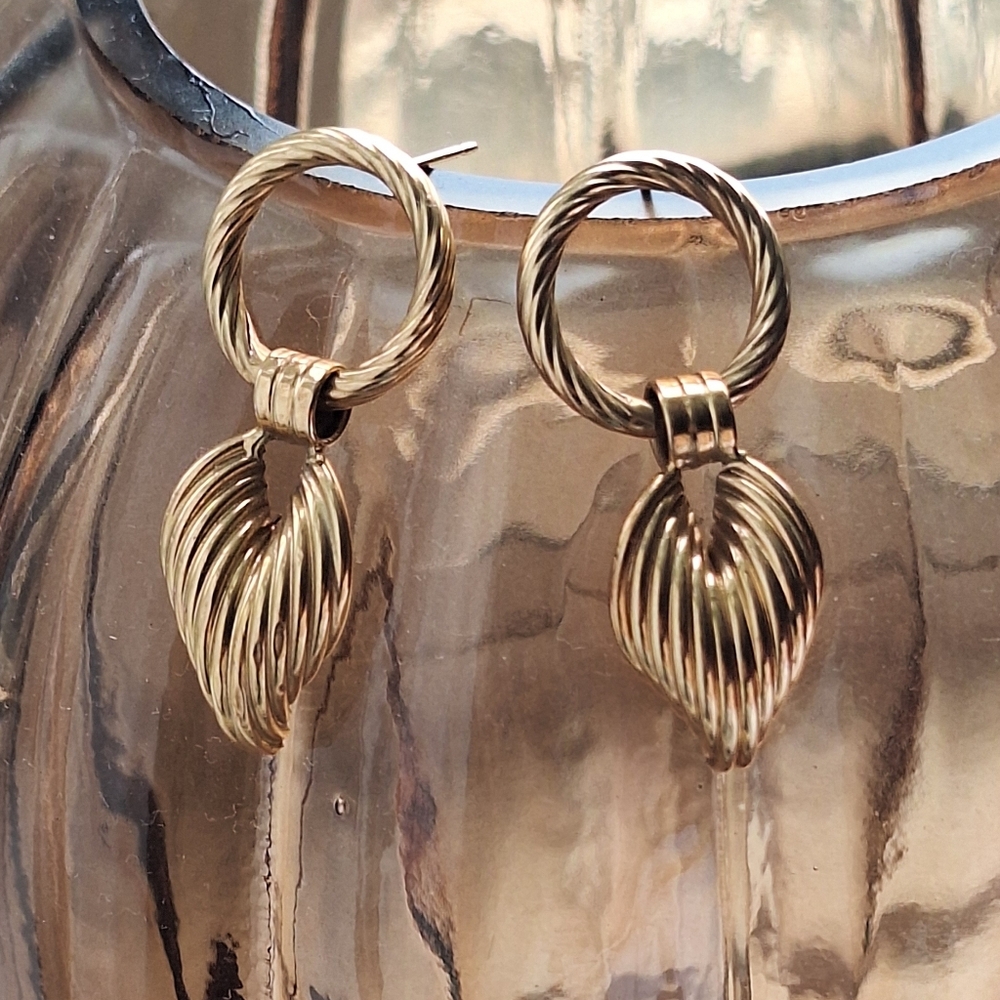 Vintage Earrings In 14k Yellow Gold - Picture 2 of 15